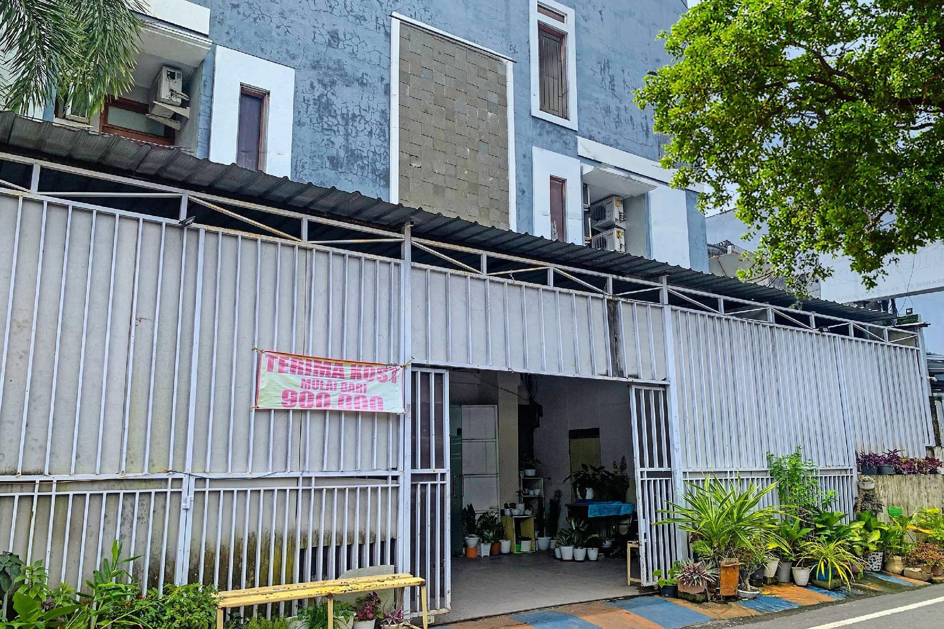 RedDoorz near RS Labuang Baji Makassar RedDoorz near RS Labuang Baji Makassar
