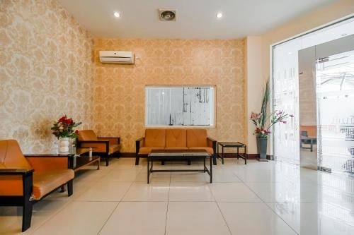 RedDoorz Plus @ Karebosi Area 20