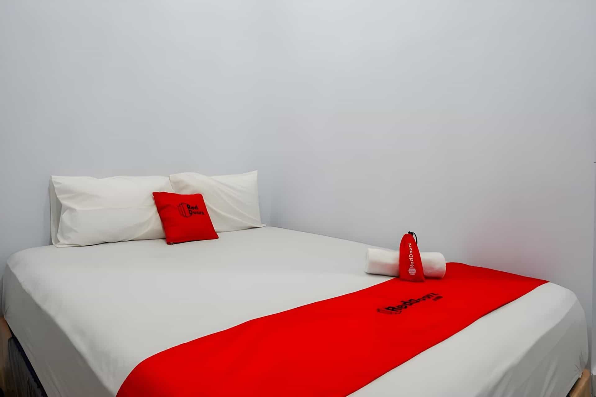 RedDoorz Plus @Hawai Inn Near Mall of Panakukang RedDoorz Plus @Hawai Inn Near Mall of Panakukang