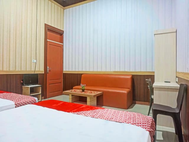 Suite Family Room