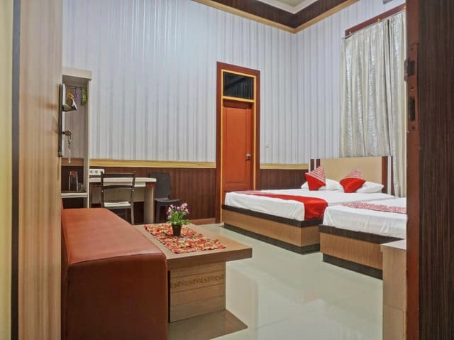 Suite Family Room