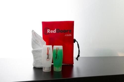 เรดดอร์ซ พลัส เนียร์ มากัสซาร์ ทาวน์สแควร์ (RedDoorz Plus near Makassar Town Square)1