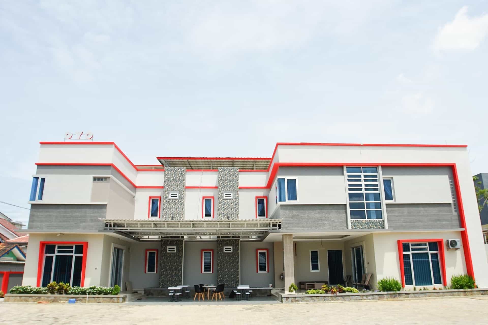 OYO 185 Roriz House