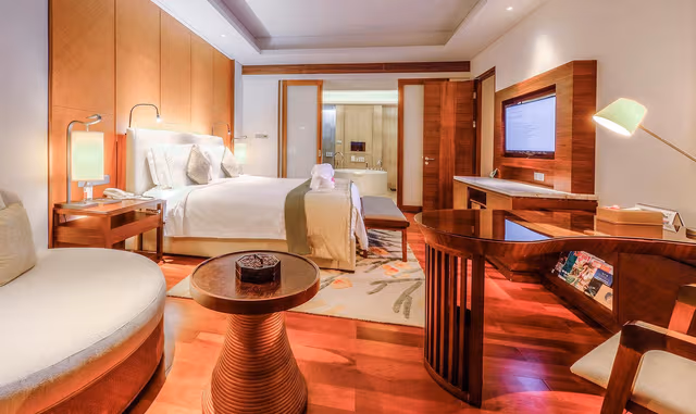 Deluxe Sea View Suite