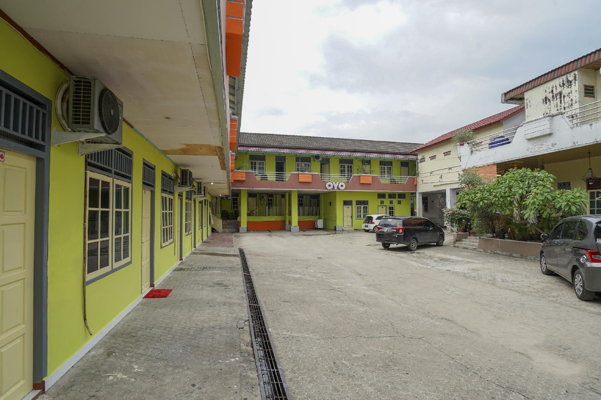 โอโย 2177 ตรีโกรา อินดะฮ์ เรสซิเดนซ์ (OYO 2177 Trikora Indah Residence)1