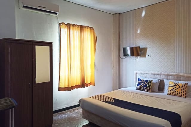 Economy Triple Room