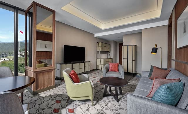 Suite, 1 King Bed
