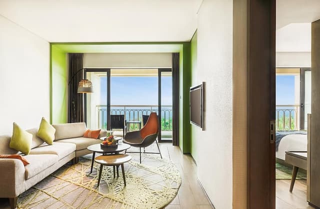 One Bedroom Suite Sea View 1 King 1 Double