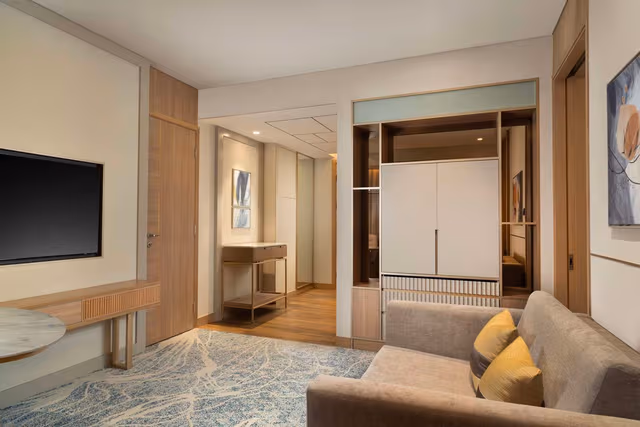KING DELUXE SUITE