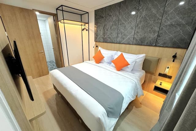 Family Suite, 2 Queen Beds, Non Smoking (2 Bedrooms)