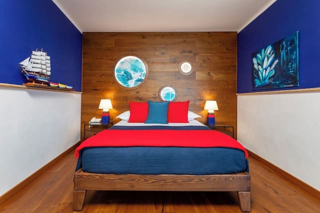 Deluxe Studio Suite, 1 Queen Bed, Sea View