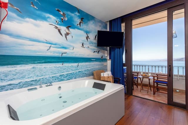 Deluxe Studio Suite, 1 Queen Bed, Sea View