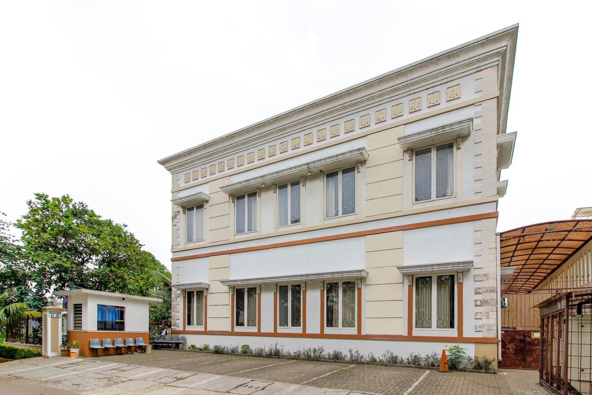 เรดดอร์ซ ใกล้ UPH คาราวาซี 2 เรดดอร์ซ ใกล้ UPH คาราวาซี 2