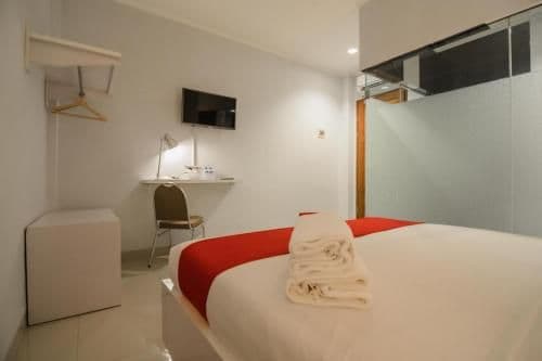 RedDoorz Room