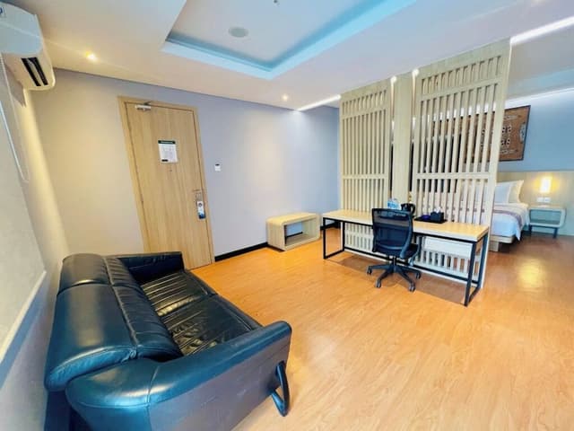 Junior Suite, 1 Double Bed, Smoking (Living Room)