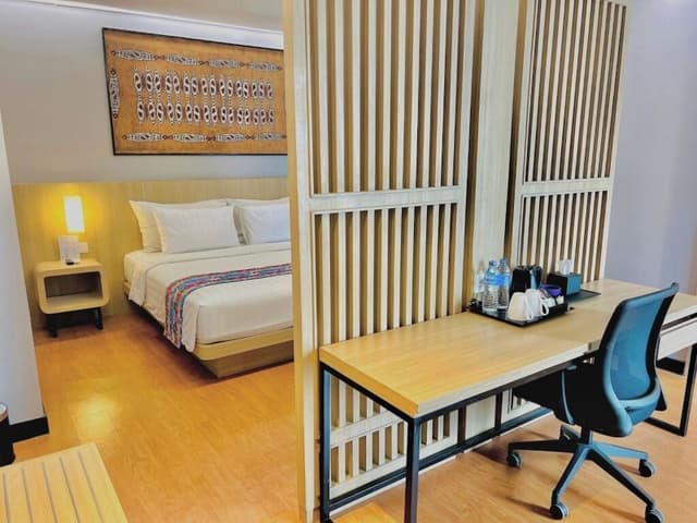 Junior Suite, 1 Double Bed, Smoking (Living Room)