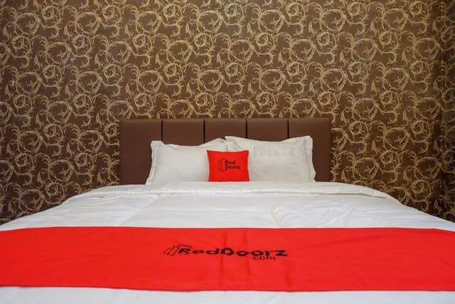 Double Room (RedDoorz)