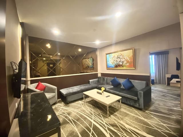 Junior Suite, 1 Queen Bed, Non Smoking (Living Room)