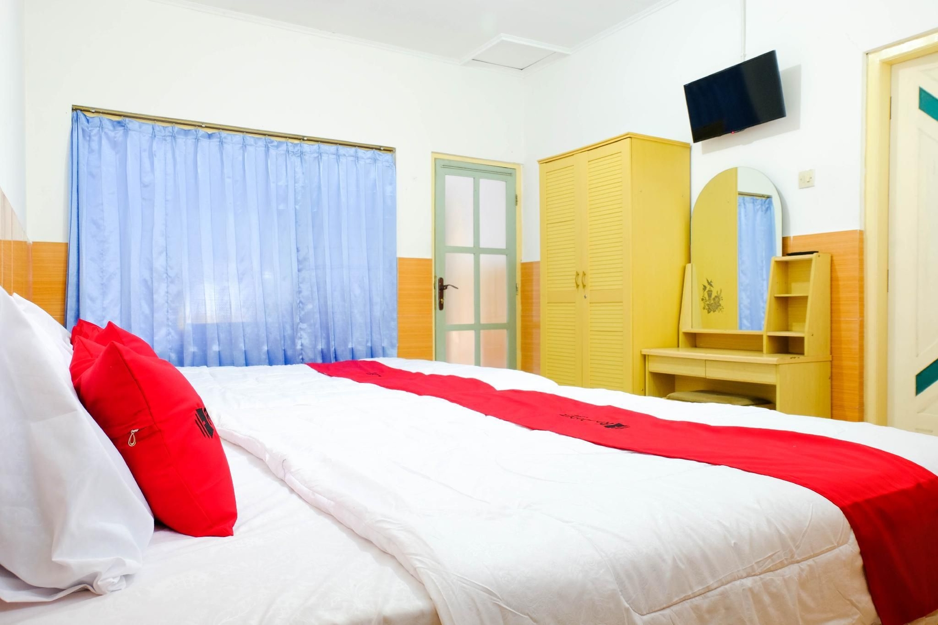 RedDoorz near STAB Syailendra Kopeng1