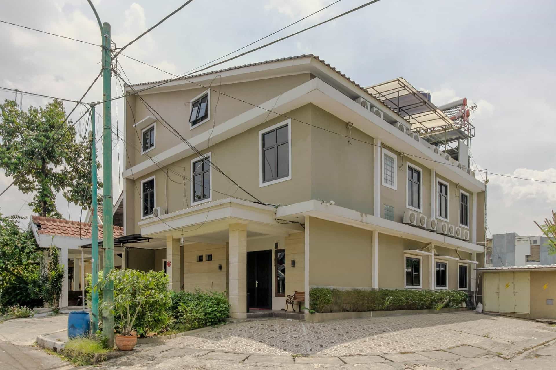 เรดดอร์ซ พลัส ใกล้ลิปโป จิการัง มอลล์ เรดดอร์ซ พลัส ใกล้ลิปโป จิการัง มอลล์