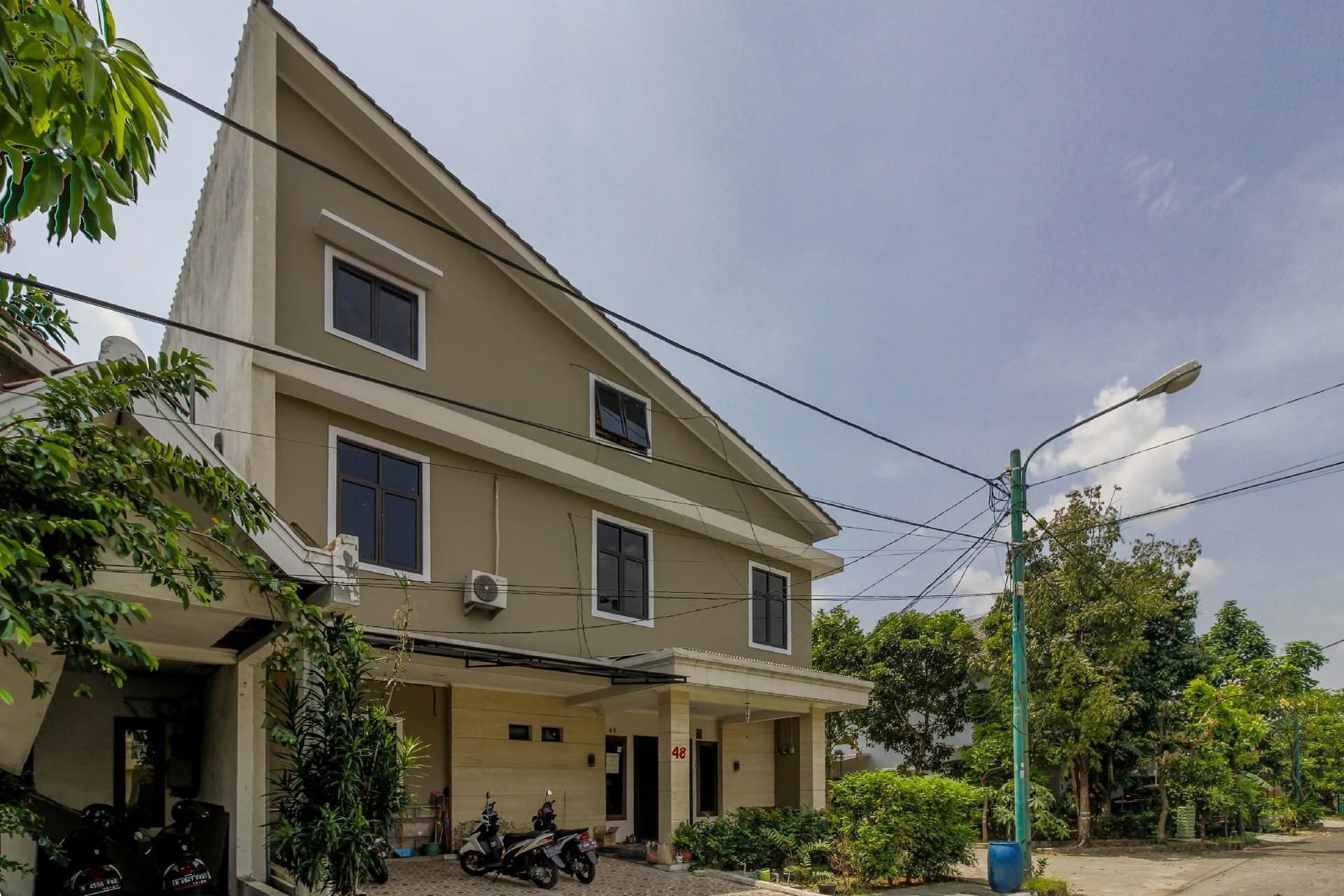 เรดดอร์ซ พลัส ใกล้ลิปโป จิการัง มอลล์ เรดดอร์ซ พลัส ใกล้ลิปโป จิการัง มอลล์