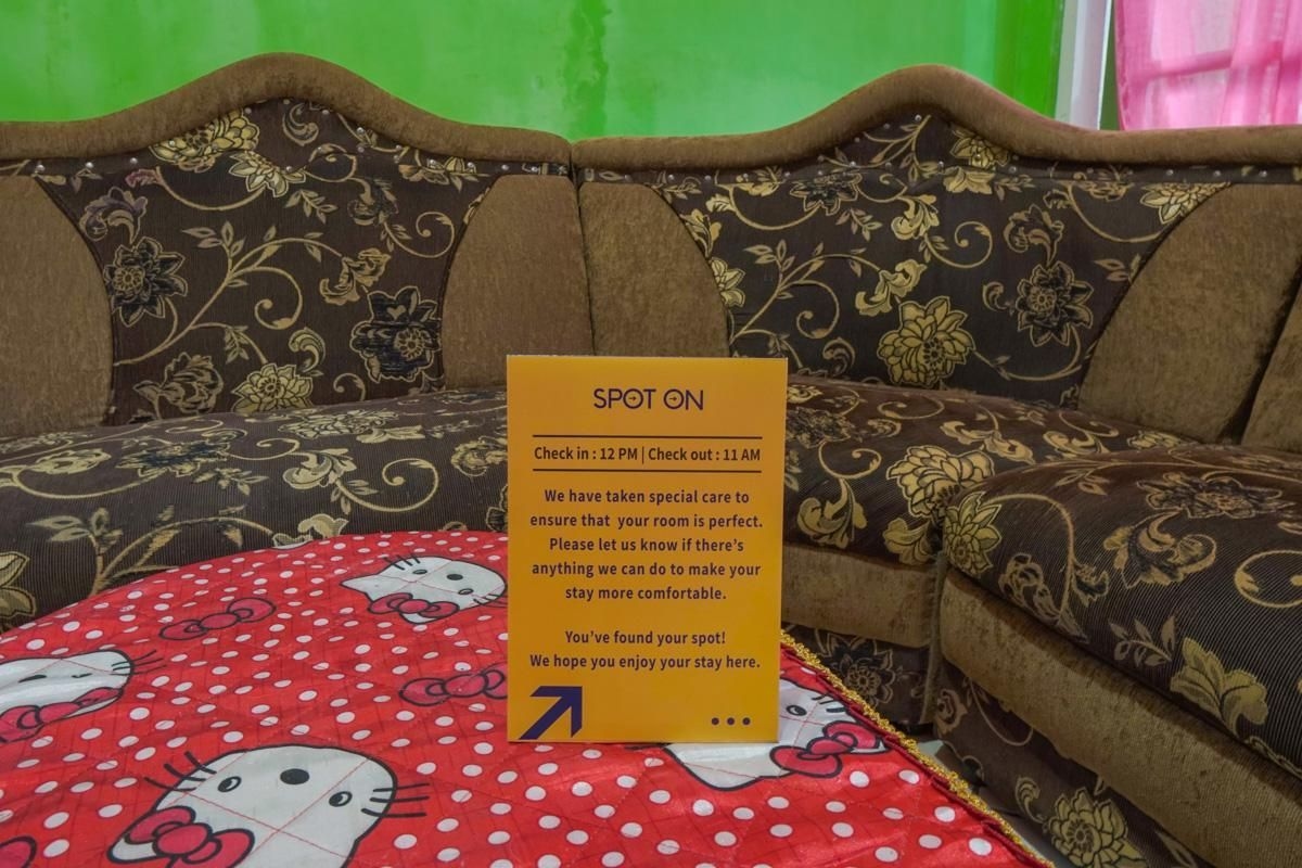 SPOT ON 1762 Gandrung Payungan Family Inn1