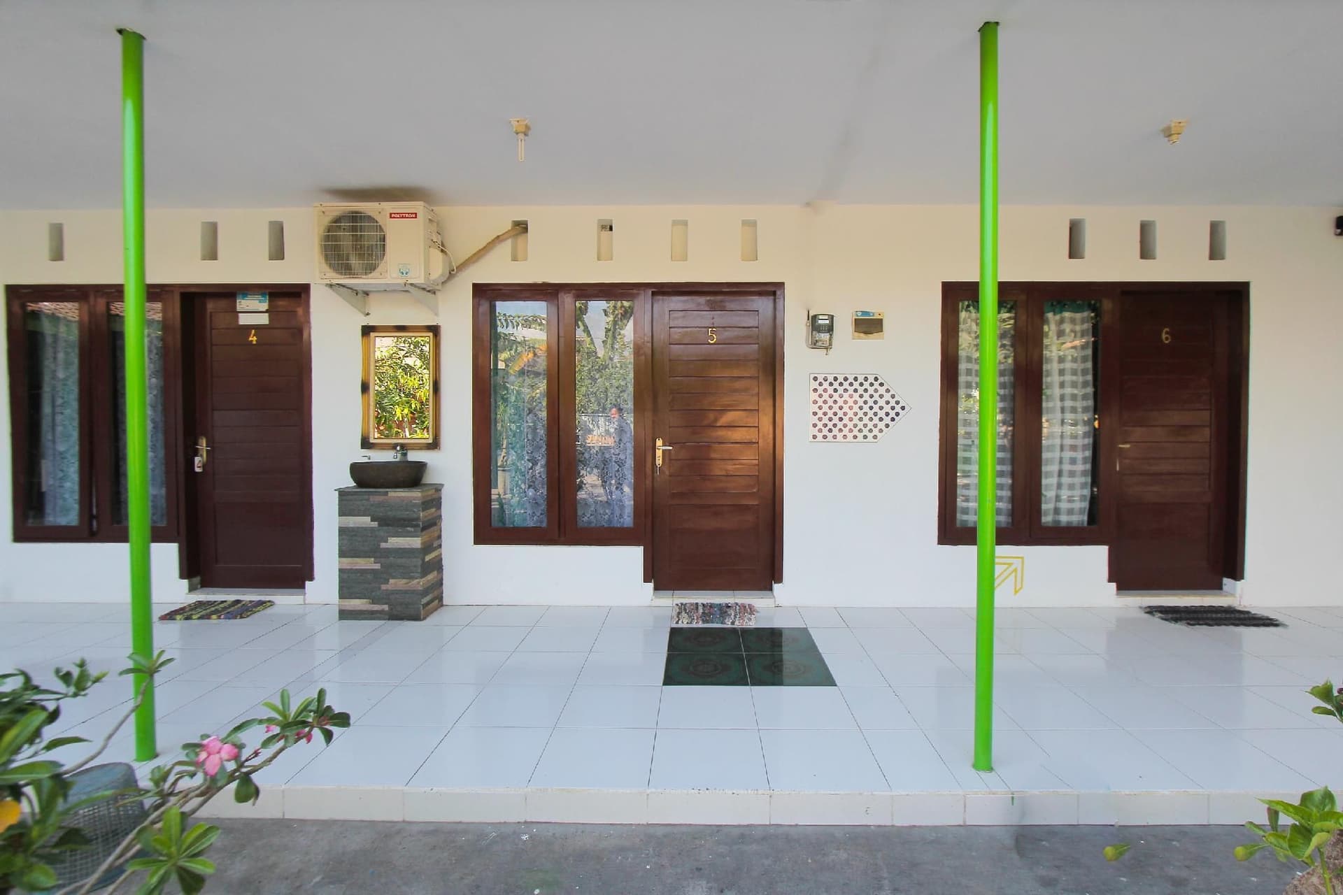 OYO 2042 Zam Zam Family Syariah OYO 2042 Zam Zam Family Syariah