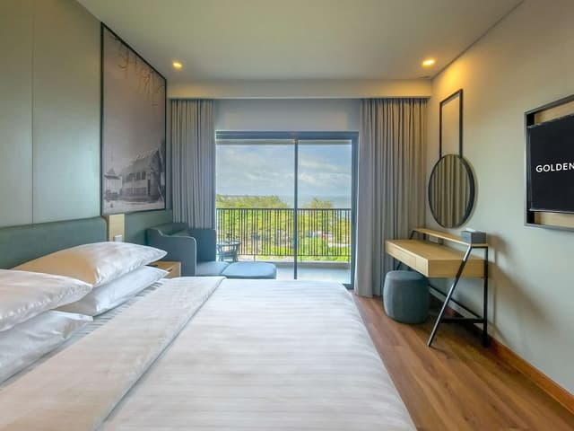 Deluxe Room, 1 Queen Bed, Balcony