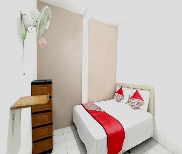 Economy Room