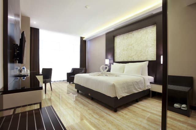 Deluxe King Bed