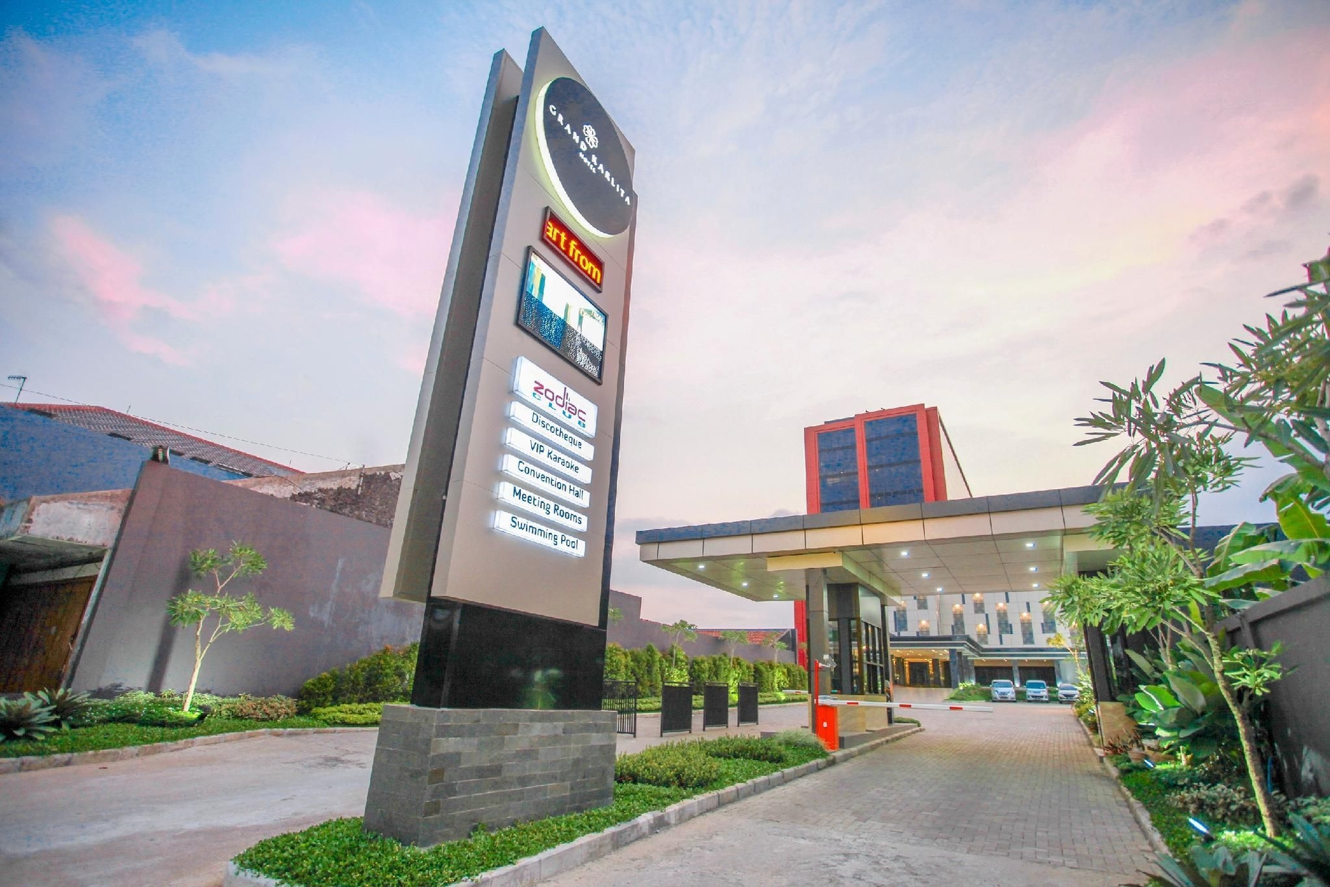 แกรนด์ คาร์ลิตา โฮเทล ปูร์โวเกอร์โต (Grand Karlita Hotel Purwokerto)0