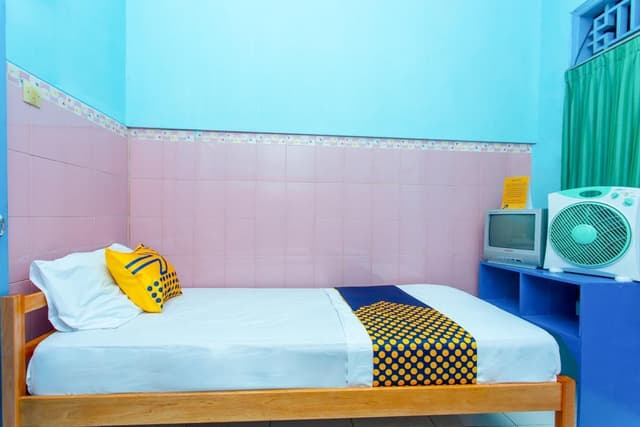 SPOT ON Room without Air Conditioning