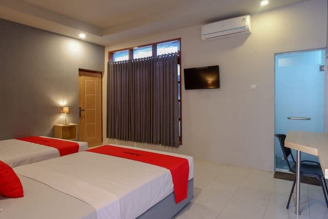 Family Room (RedDoorz)