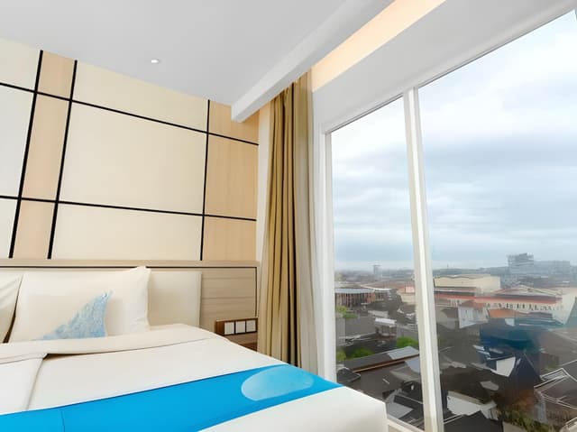 Deluxe Hollywood Room