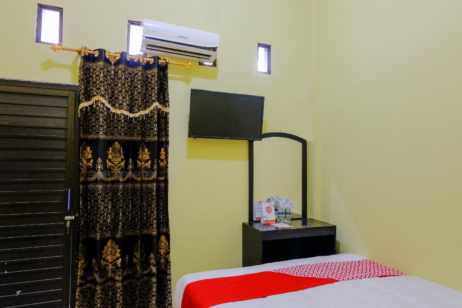 OYO 1784 Hj. Aniek Residence2