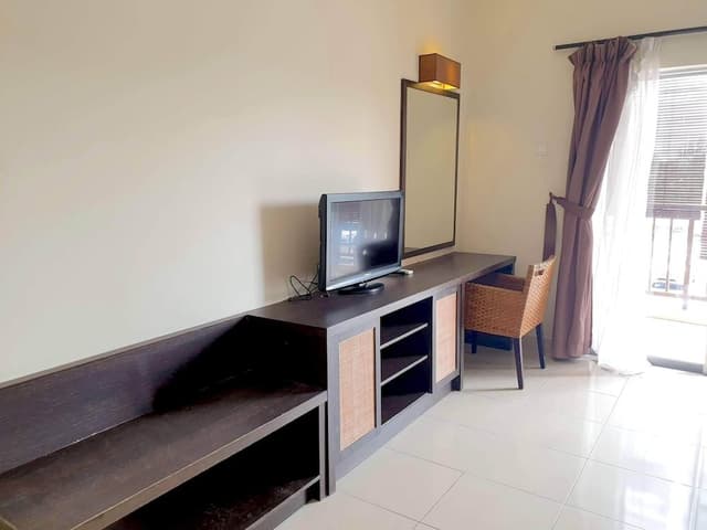 One Bedrooms (3 units)