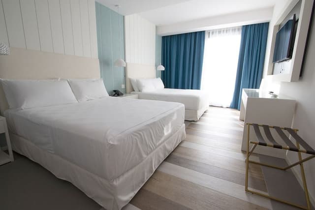 Suite, 2 Queen Beds, Sea View