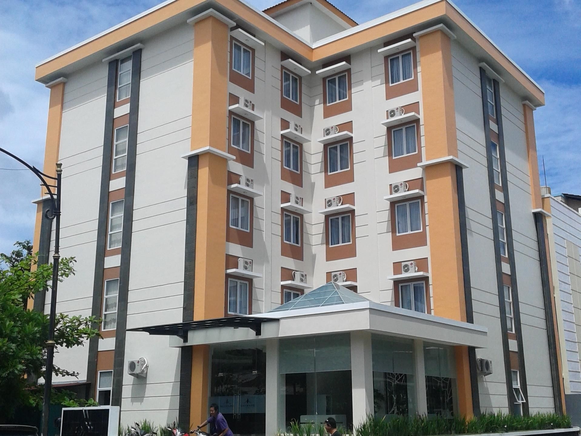 สกายเวิร์ด โฮเต็ล (Skyward Hotel)1