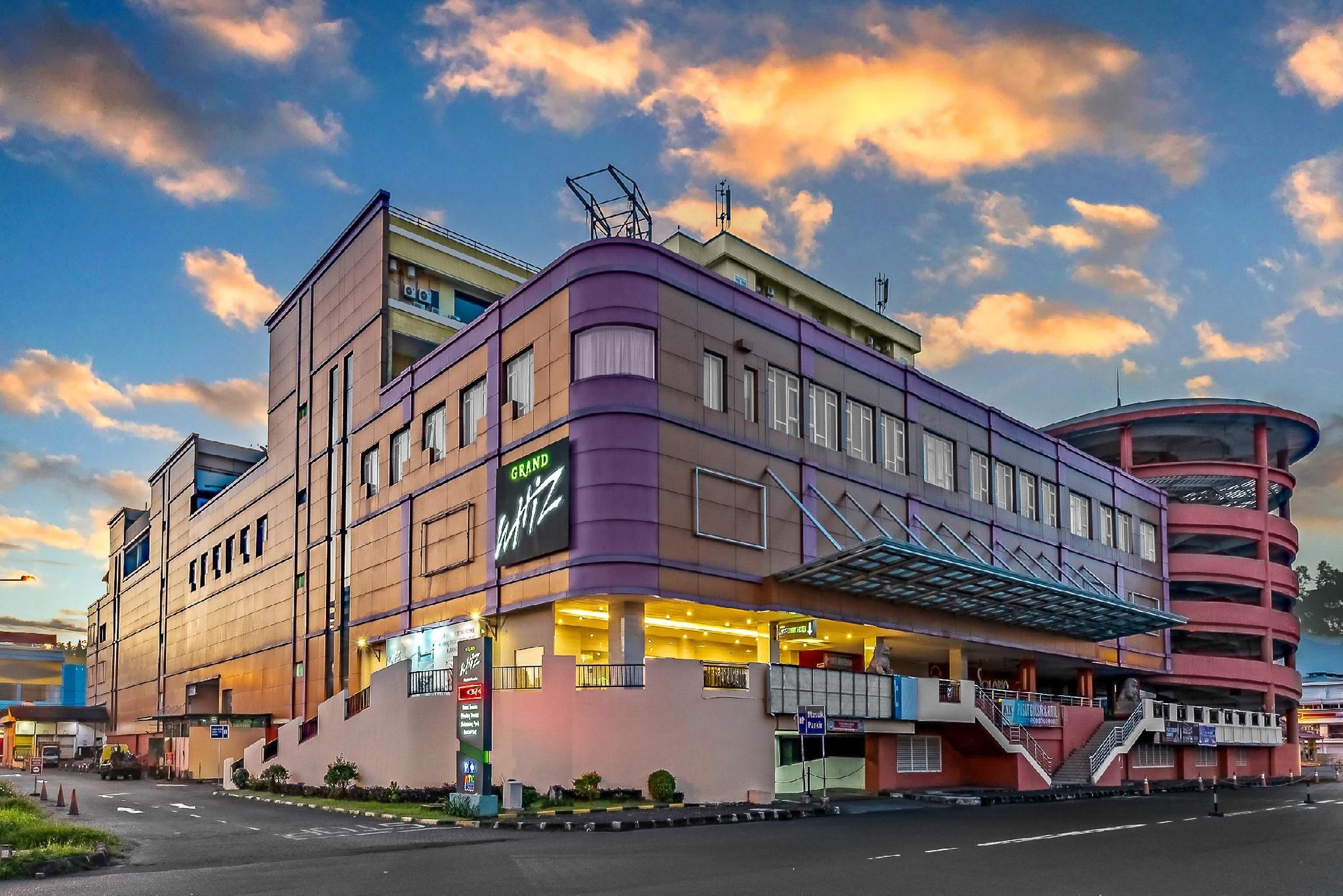 Grand Whiz Megamas Manado0