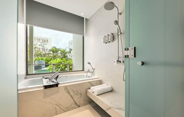 Suite, 1 King Bed, Pool Access
