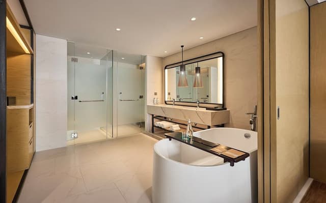 Suite, 1 King Bed, Pool Access