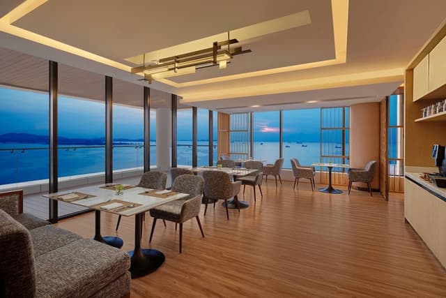 Club Room, 1 King Bed
