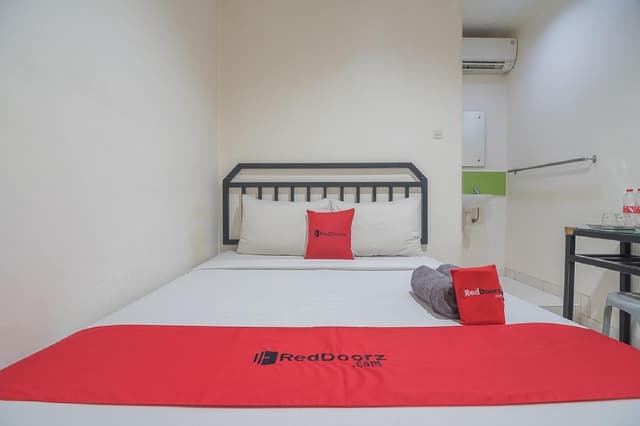 RedDoorz Room