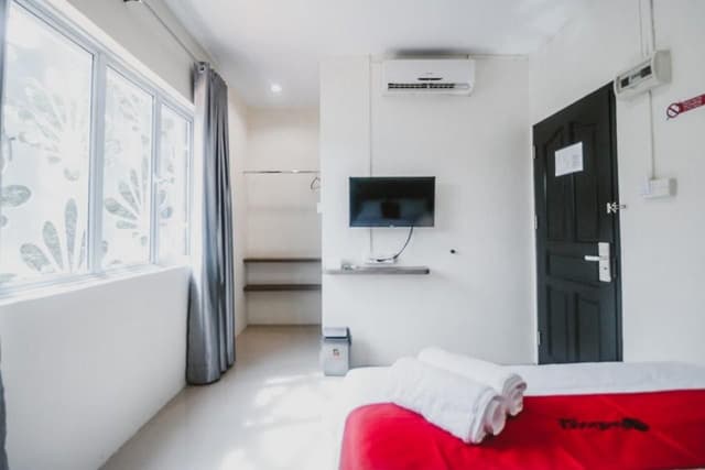 RedDoorz Room
