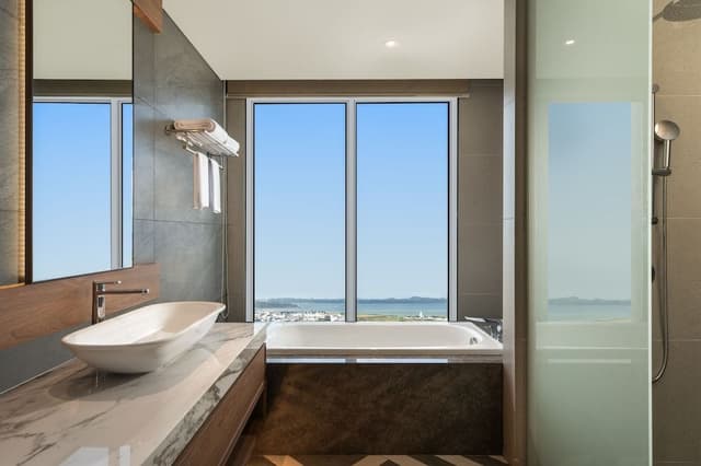 Deluxe Suite, 1 Double Bed, City View