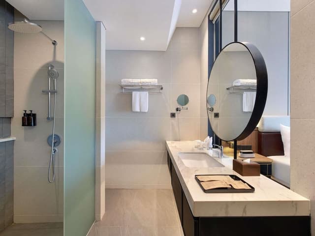 Executive Room, 1 King Bed, City View