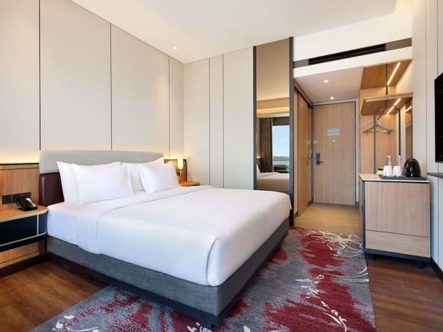 Superior Room, 1 King Bed, City View