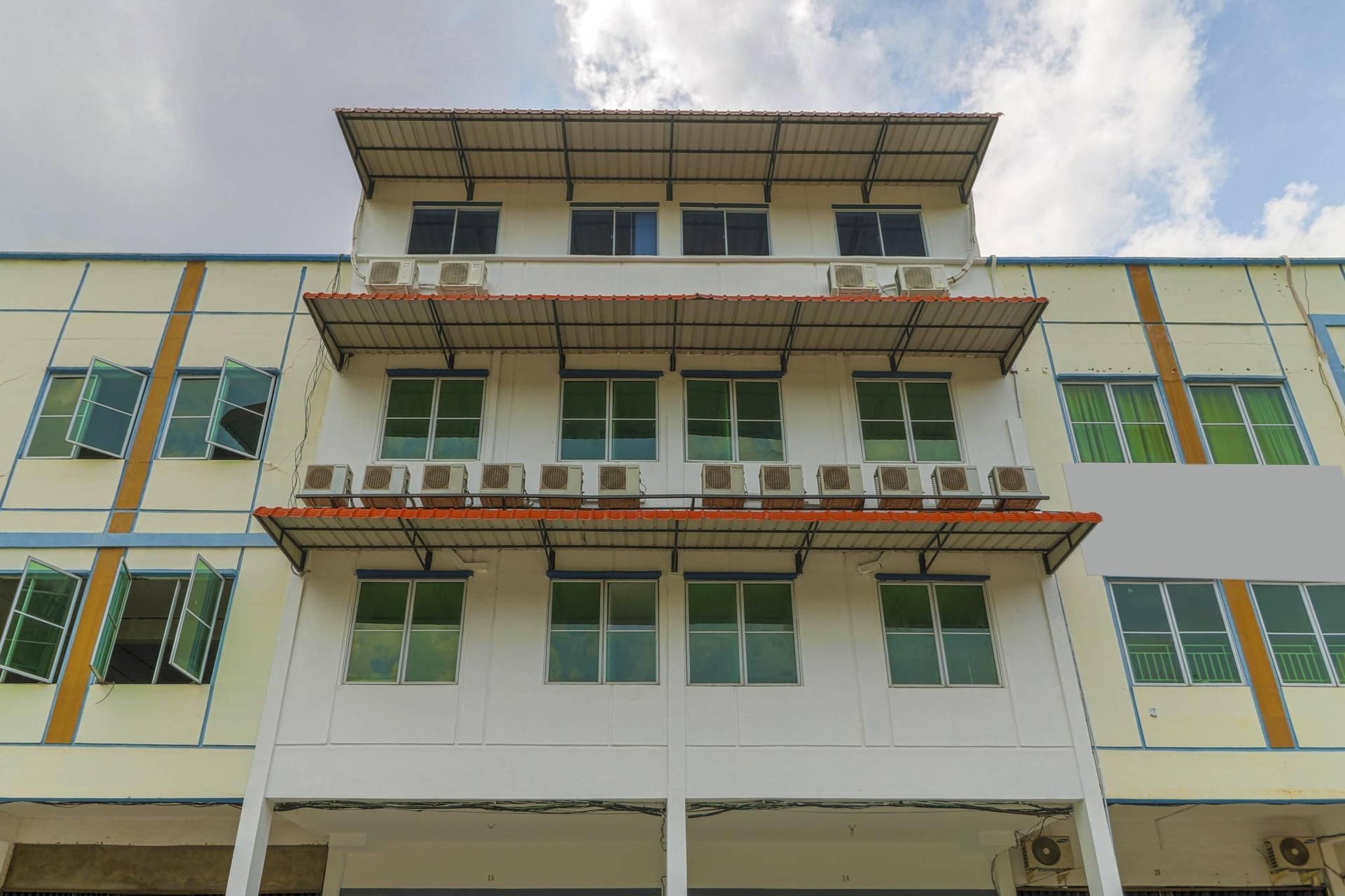 เรดอร์ซ พลัส เนียร์ เกปรี มอลล์ (RedDoorz Plus near Kepri Mall)0