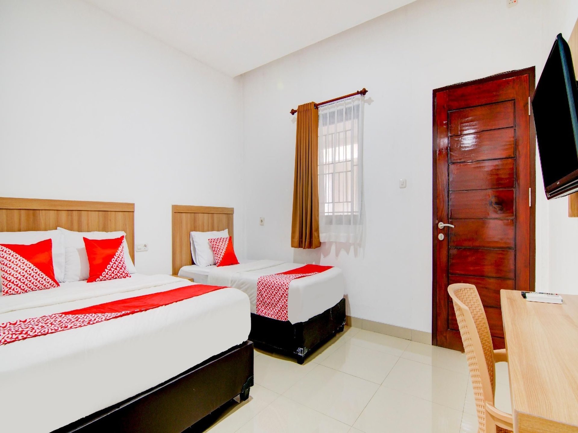 OYO 90233 The Shine Residence2