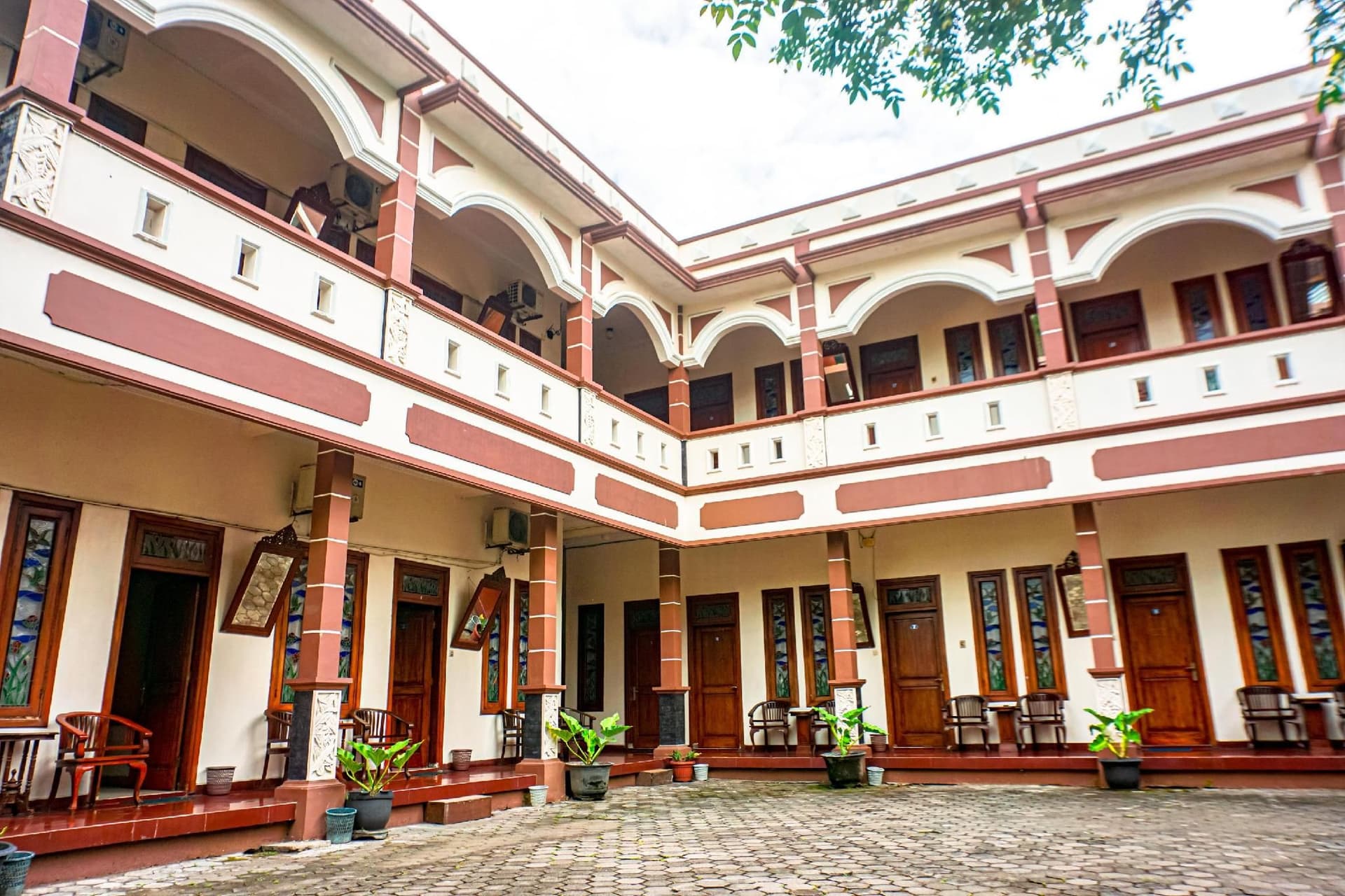 โรงแรมลาเวยัน โรงแรมลาเวยัน